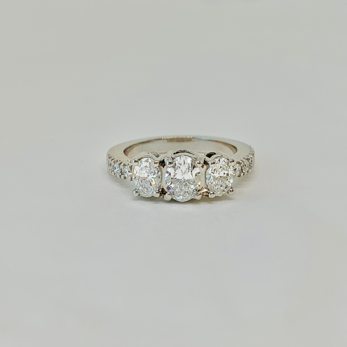 Anillo Eleos