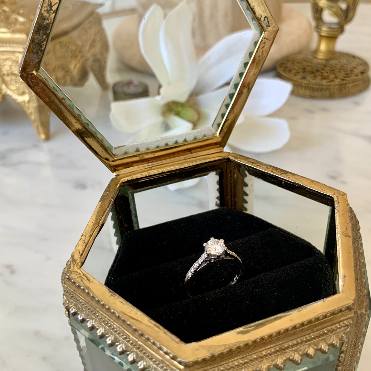Anillo Lada