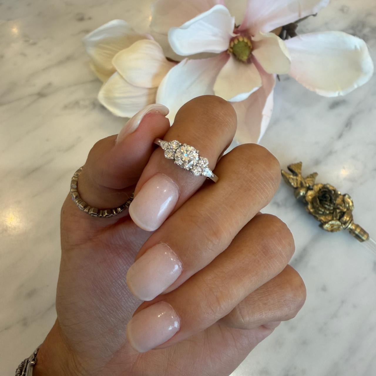 Anillo Aglaya