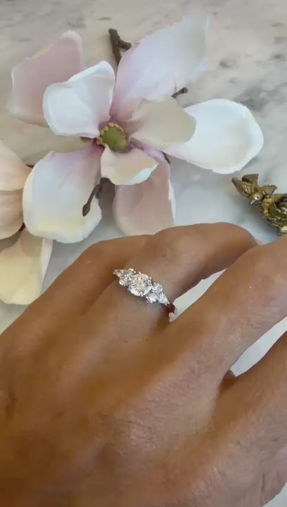 Anillo Aglaya